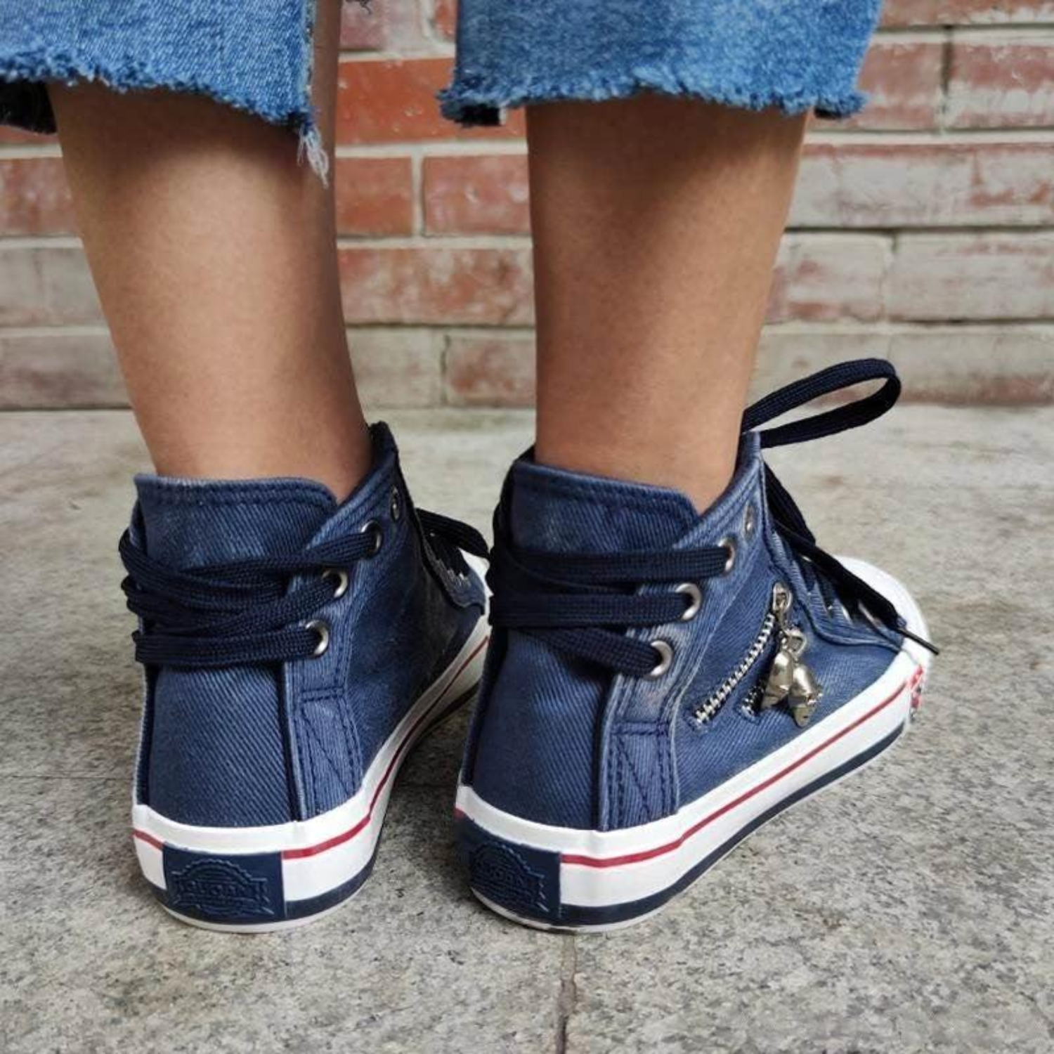 UrbanFlex Denim Sneakers – Casual High-Tops