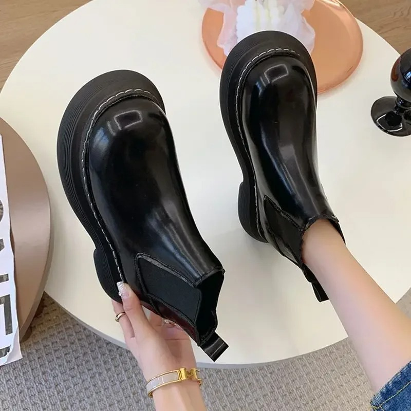 Gianina -  Dames Chelsea Boots met Dikke Plateauzool en Treklus