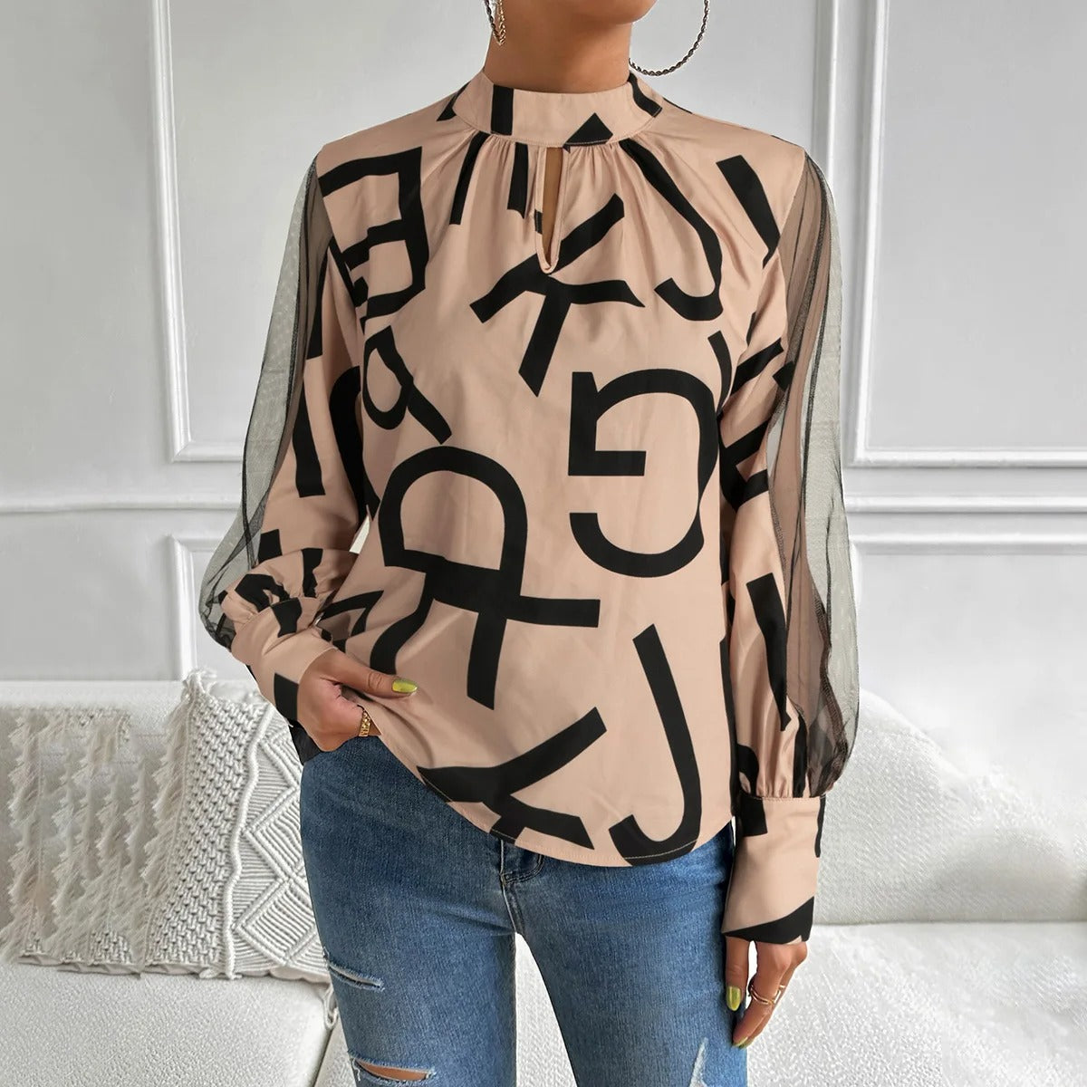 Mila Elegante Damesblouse met Patchwork en Letterprint