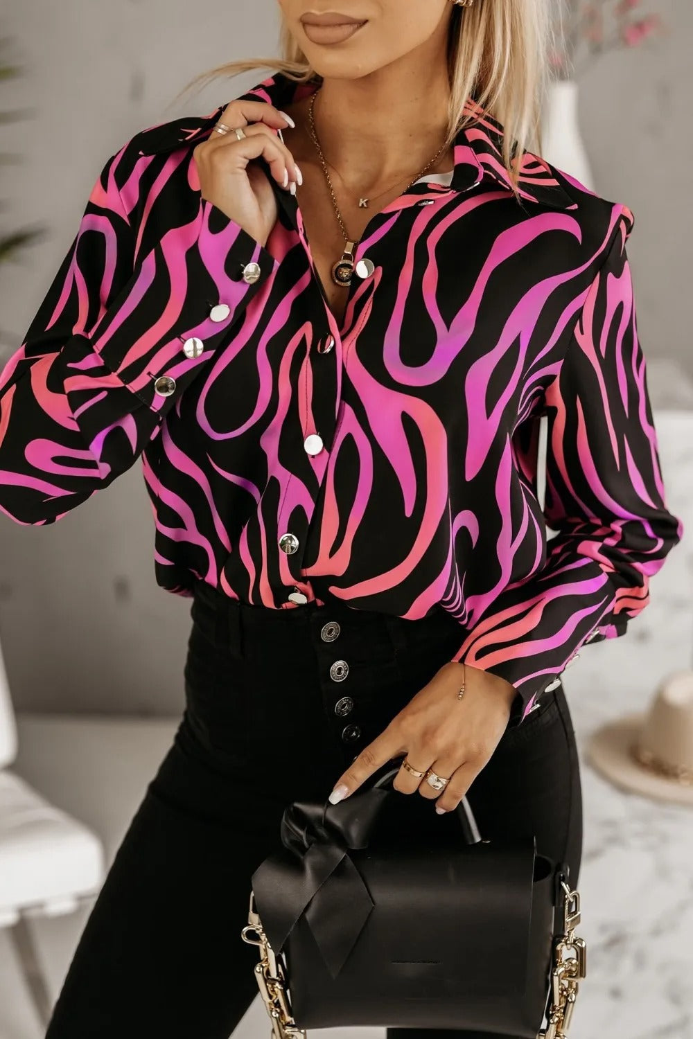 Amber Elegante Blouse met Geometrische Print